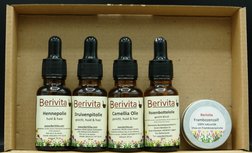 Gevoelige Huid Verzorging Pakket -100% Natuurlijk - Camellia olie 20ml, Druivenpitolie 20ml, Hennepolie 20ml, Rozenbottelolie 20ml, Frambozenzalf 15ml. Gevoelige Huid Verzorging Pakket -100% Natuurlijk - Camellia olie 20ml, Druivenpitolie 20ml, Hennepolie 20ml, Rozenbottelolie 20ml, Frambozenzalf 15ml.
